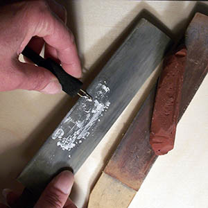 clean your tool tips with a leather or synthetic strop and rouging compound